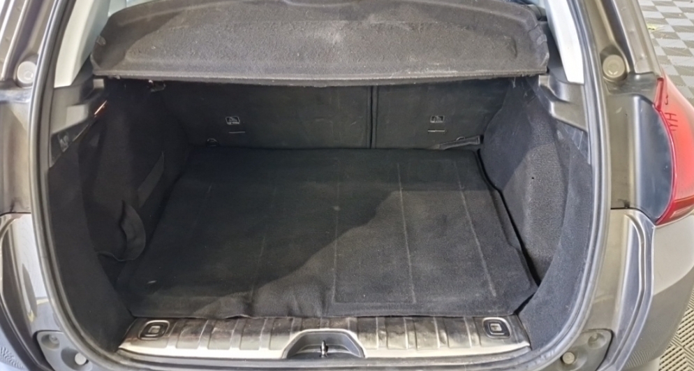 Peugeot 2008 1.6 BlueHDi Crossway - Image 10