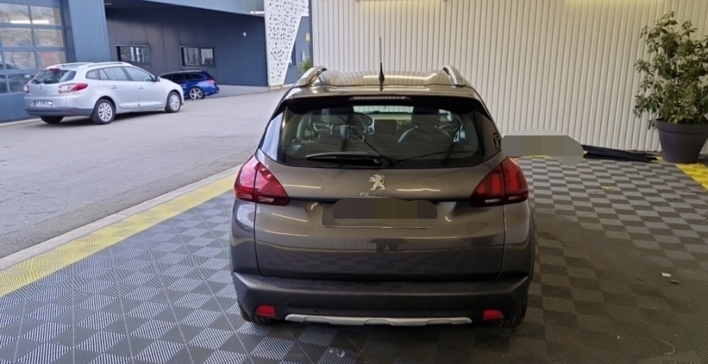 Peugeot 2008 1.6 BlueHDi Crossway - Image 11