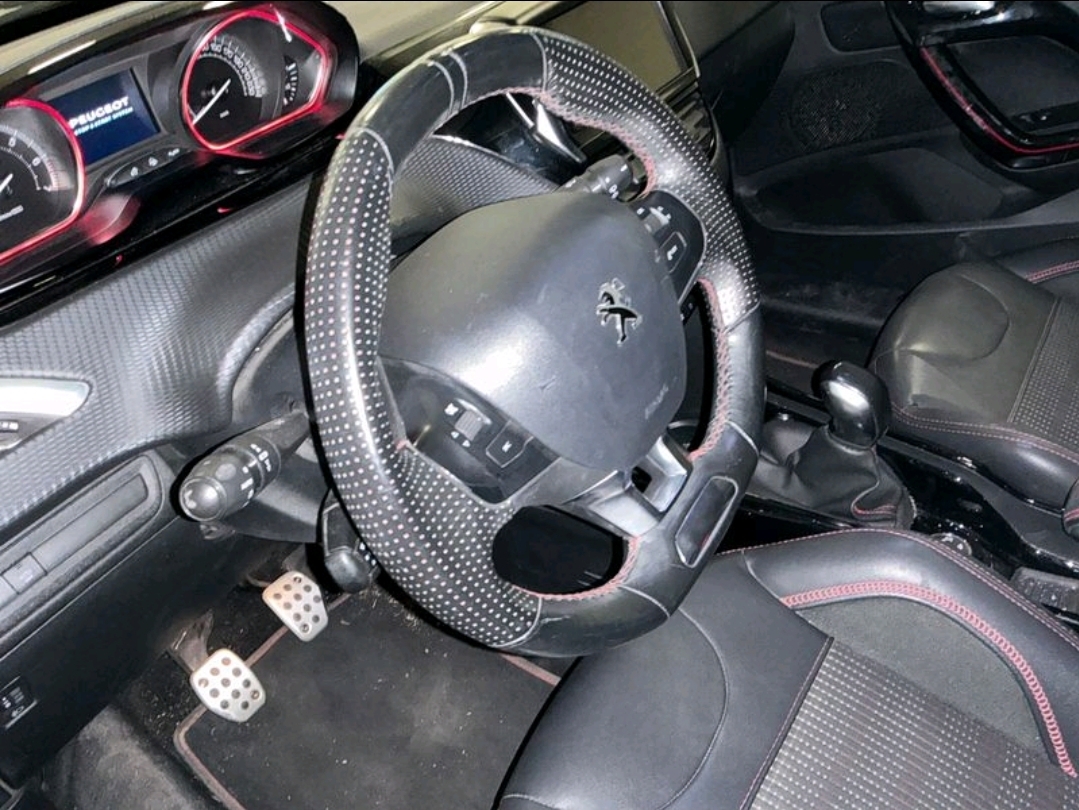 Peugeot 2008 1.2 PureTech GT Line - Image 9
