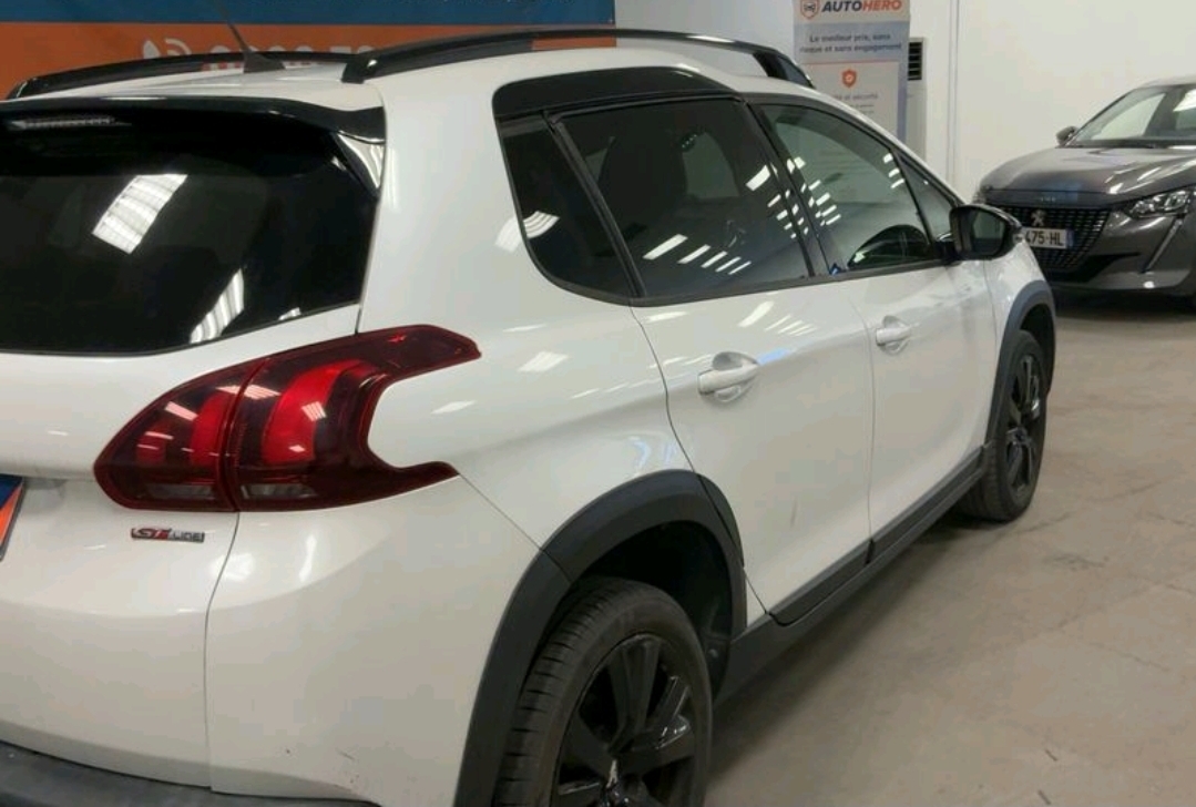 Peugeot 2008 1.2 PureTech GT Line - Image 13