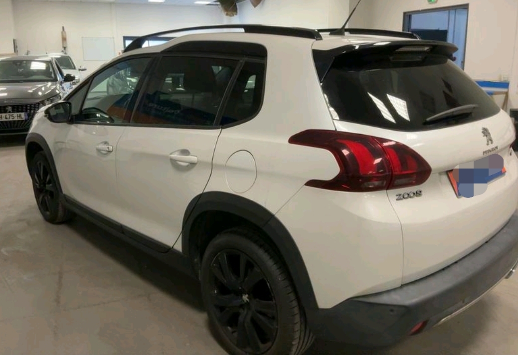 Peugeot 2008 1.2 PureTech GT Line - Image 15